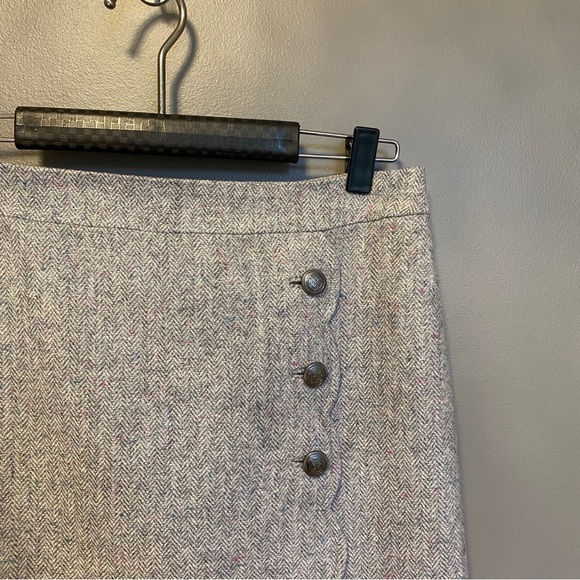 TALBOTS Herringbone Gray/Pink Speckle Scallops 3 buttons Skirt. 1128 - Picture 2 of 7